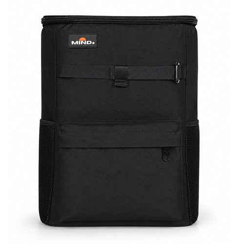 Mochila térmica MIND. All Black vista de frente, preta com selo MIND.
